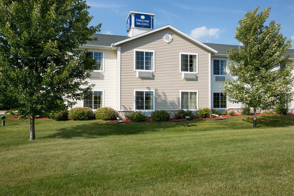 Cobblestone Inn & Suites - Clintonville Exterior foto