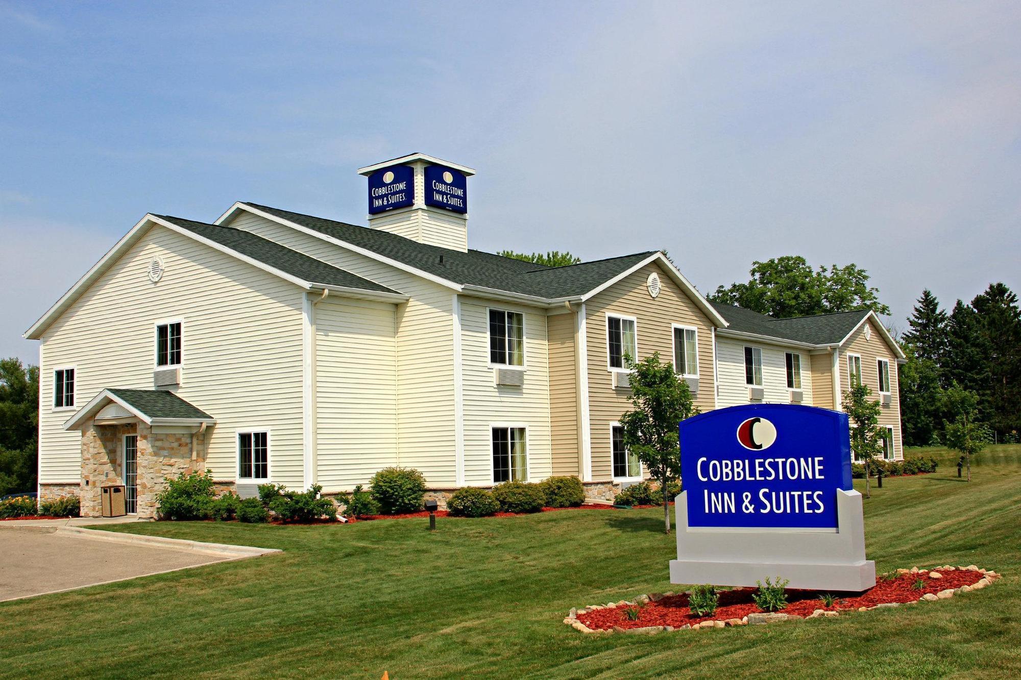 Cobblestone Inn & Suites - Clintonville Exterior foto