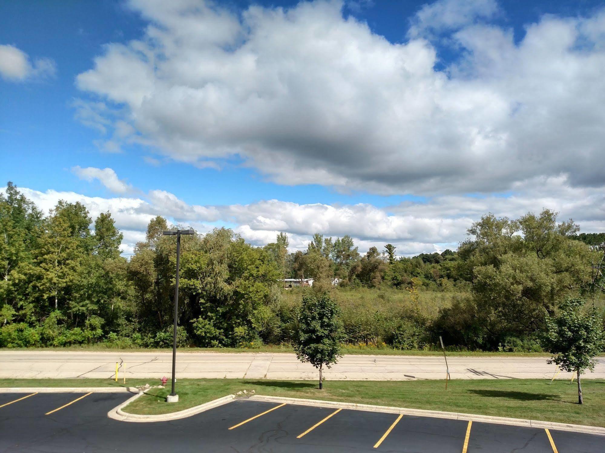 Cobblestone Inn & Suites - Clintonville Exterior foto